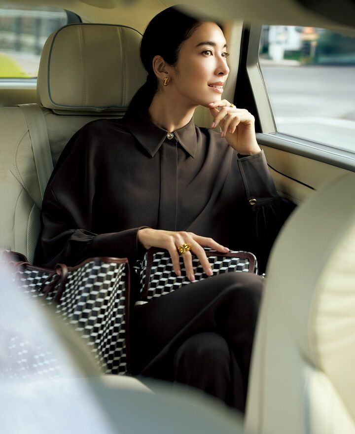 シャツ_1,パンツ_1,ピアス_1,指輪_1,バッグ_1