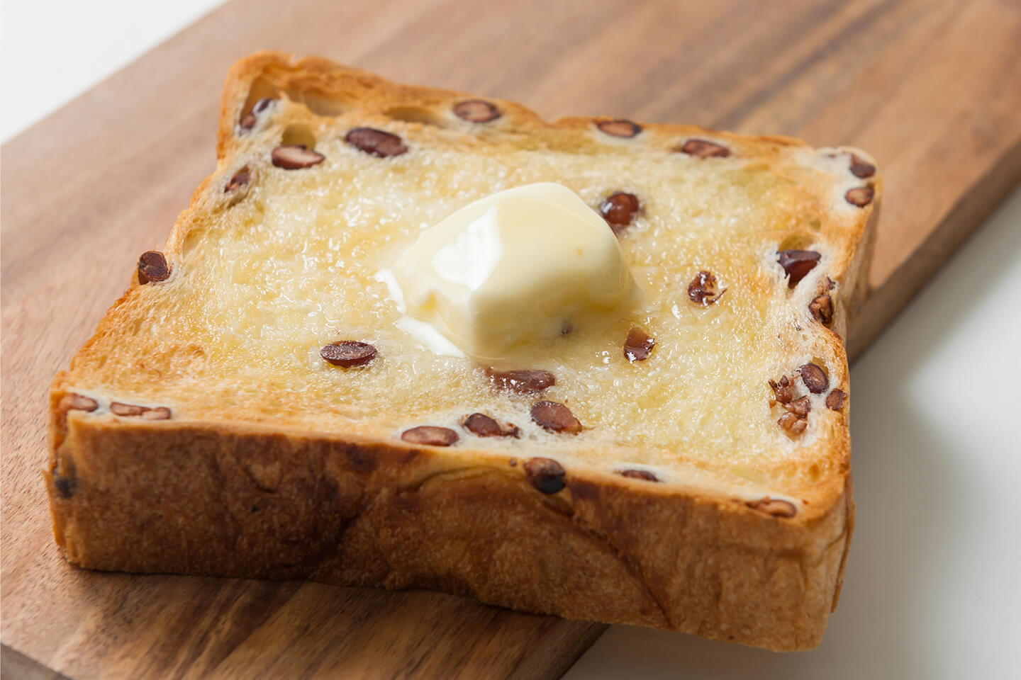 トーストしたあずき食パン