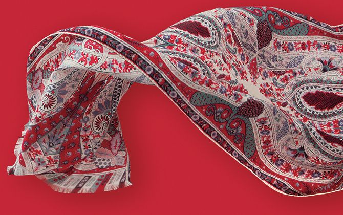 エトロ 2016年バージョンクリスマスショール　[W 68 x H 168cm] カシミア70%、シルク30%　全2色　各￥58,000（税抜）