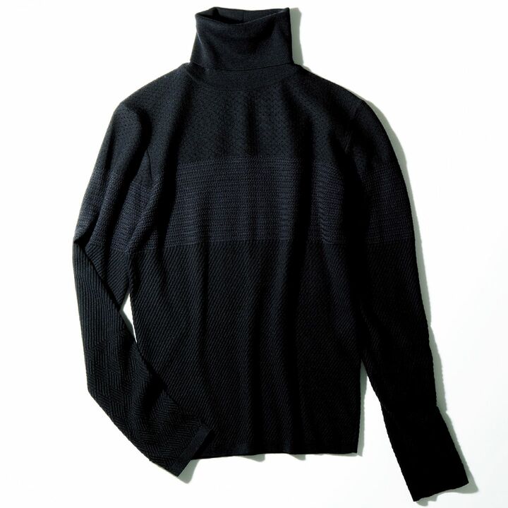 ニット￥80,000（フェラガモ・ジャパン〈サルヴァトーレ フェラガモ〉）　[Precious2018年12月号120ページ] 　