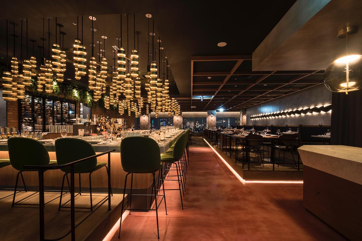Longrain(ロングレイン)の夜の店内は大人向け
