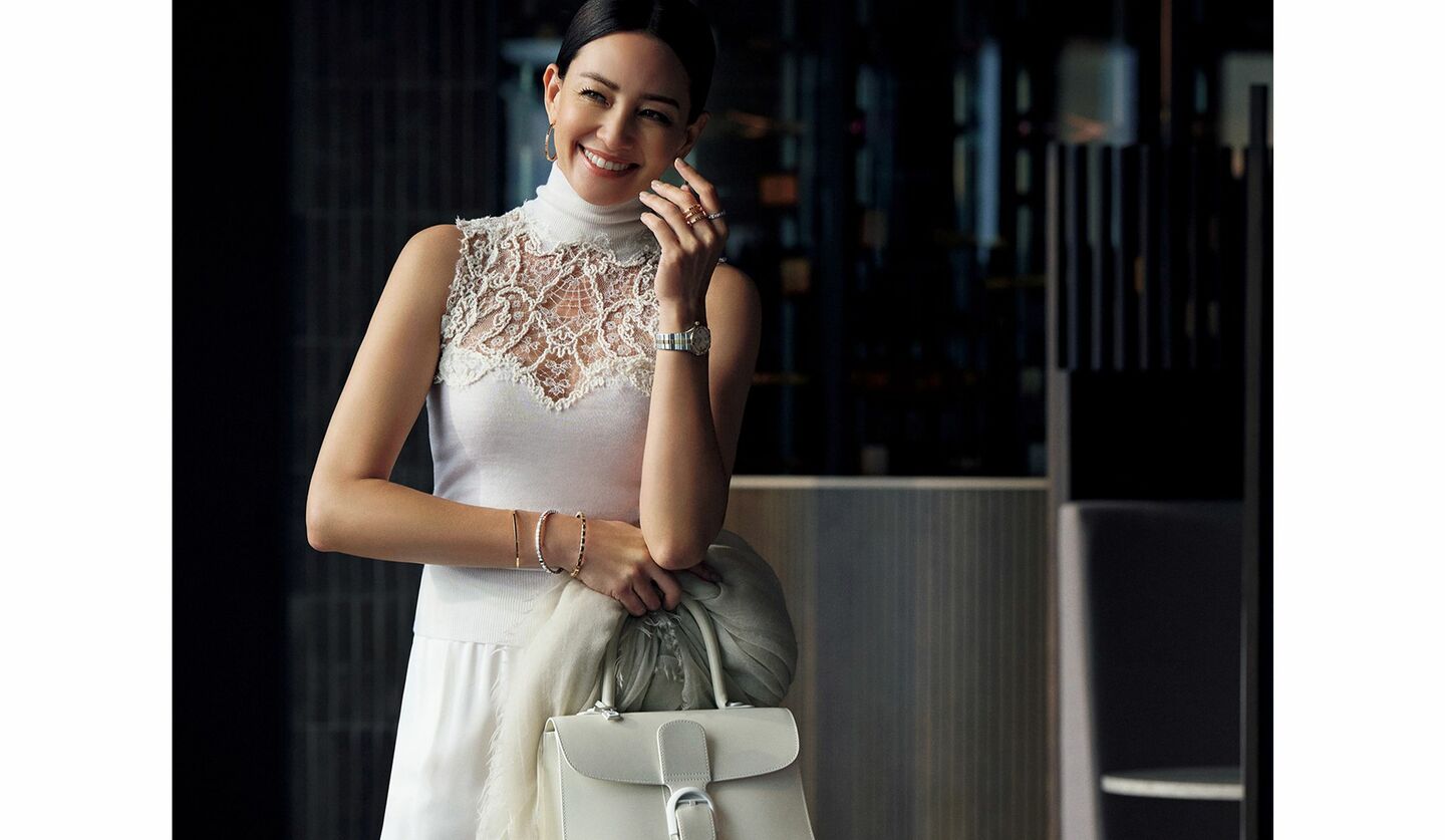 エルマンノ シェルヴィーノのウエアを着用したモデルのRINAさん