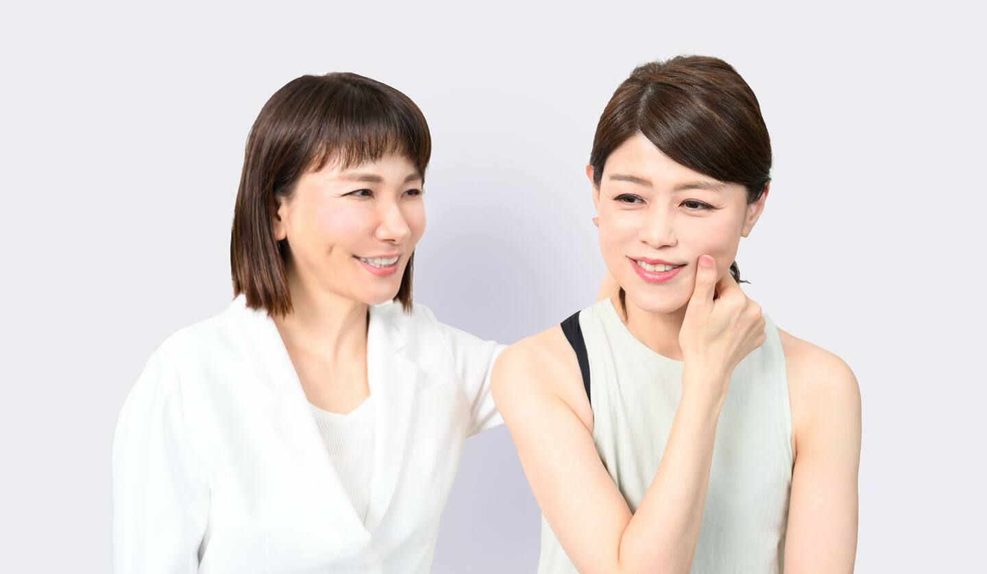 二人の女性　メソッドの指導をしている