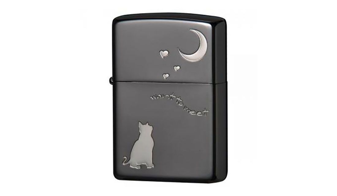 zippo「2CAT-BNA」ブラックメッキバージョンに加え、シルバーサテーナバージョンもある。¥8,250