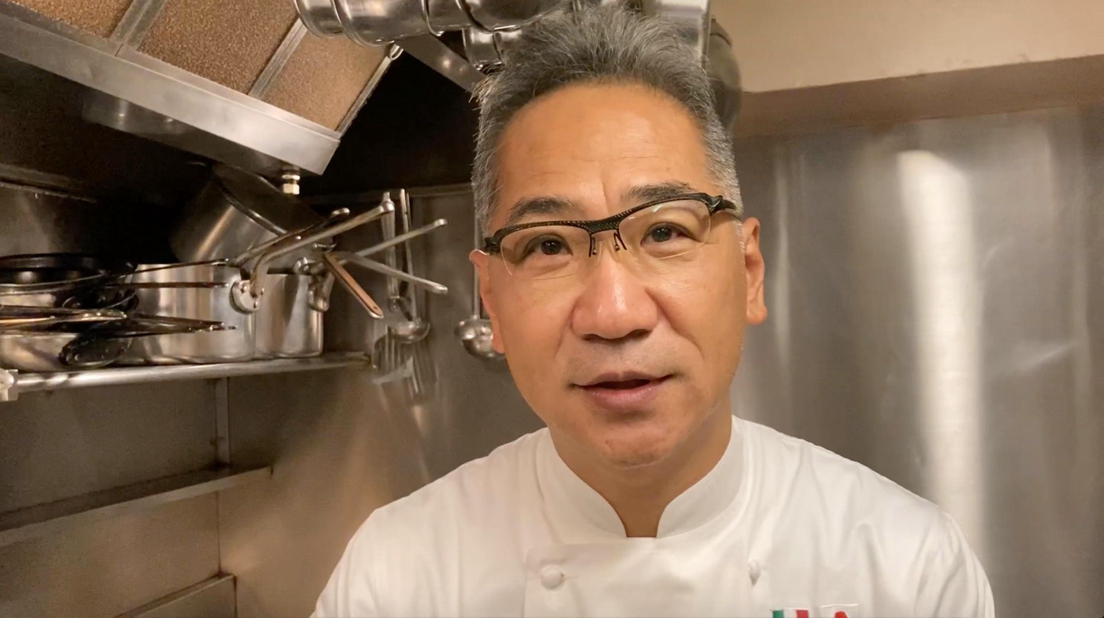 今回調理にご協力いただいたのは「ピアット・スズキ」の鈴木弥平シェフ。イタリア料理はもちろん、歴史や文化にも詳しく、日本におけるイタリア料理の第一人者の一人。