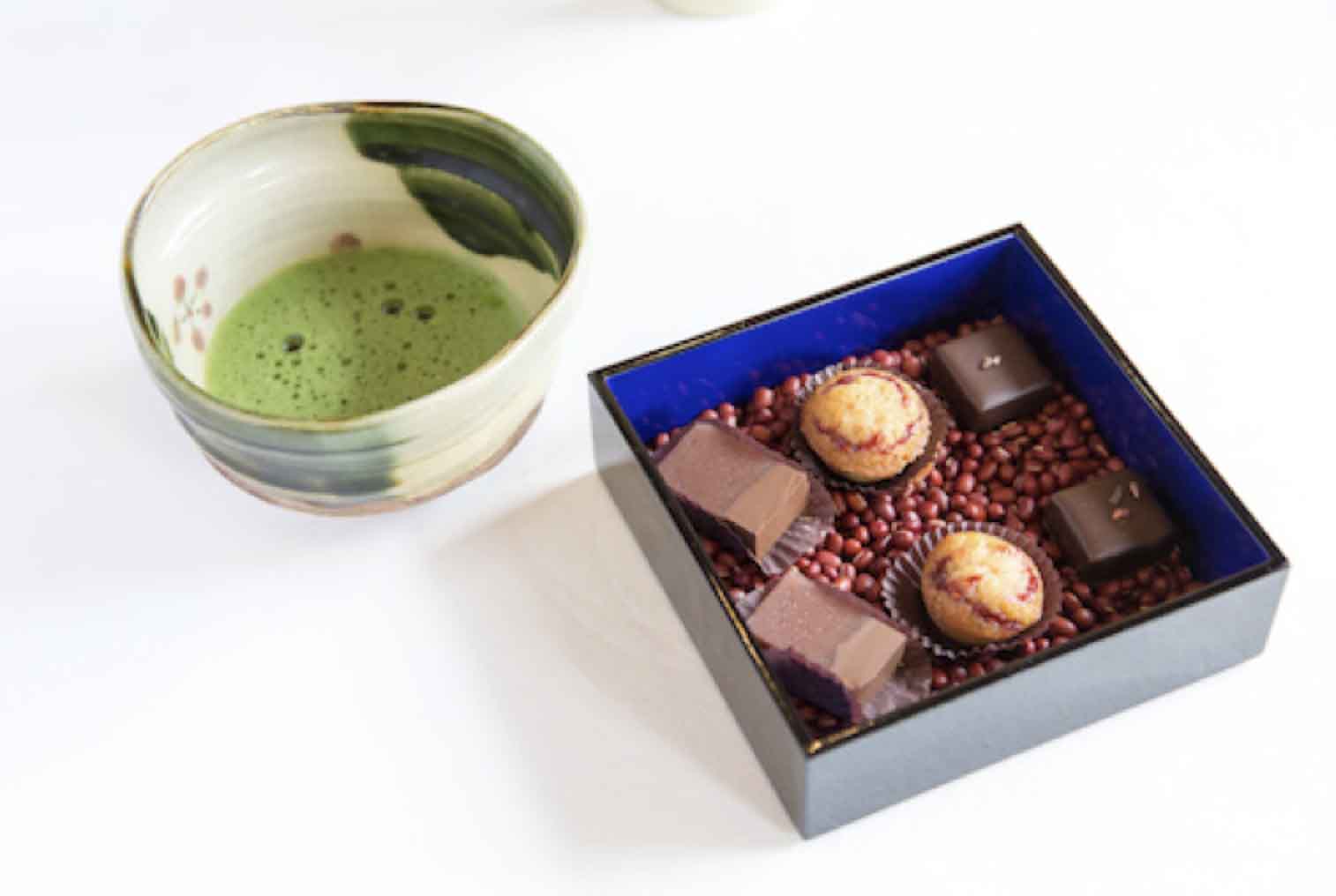 鈴木シェフが点てた抹茶と、チョコレートと焼き菓子