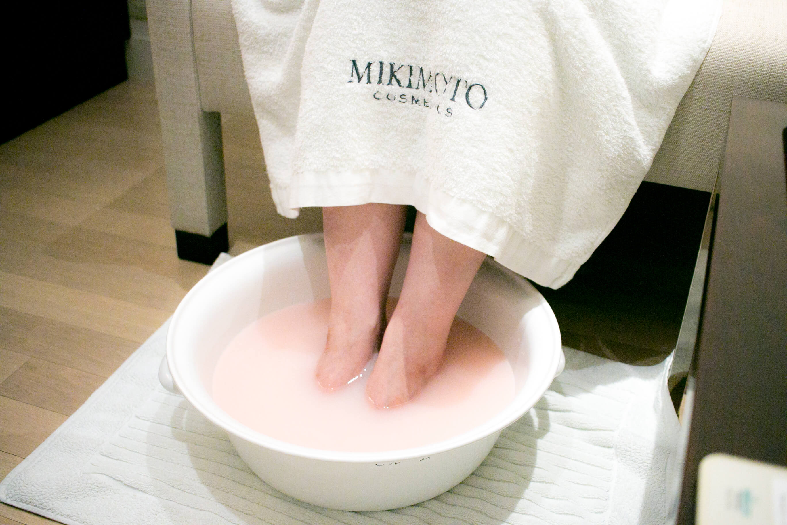 見ただけで気分があがる、可愛らしいピンクのフットバス