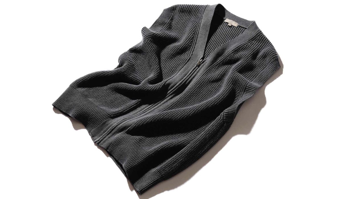 マーガレットハウエル　黒　ダイヤモンドパターン　ニットベスト マーガレットハウエル 黒 ダイヤモンドパターン ニットベスト