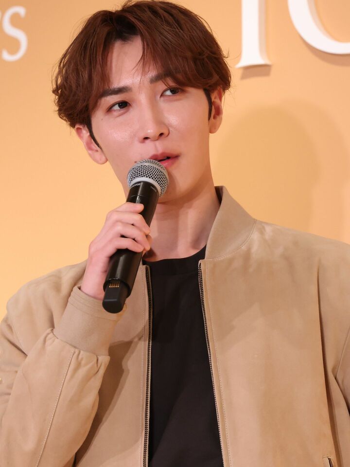 発光しているような美肌は、さすが”美容男子”と名高い渡辺翔太さん！