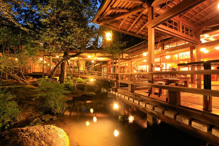ロビー庭園夜景