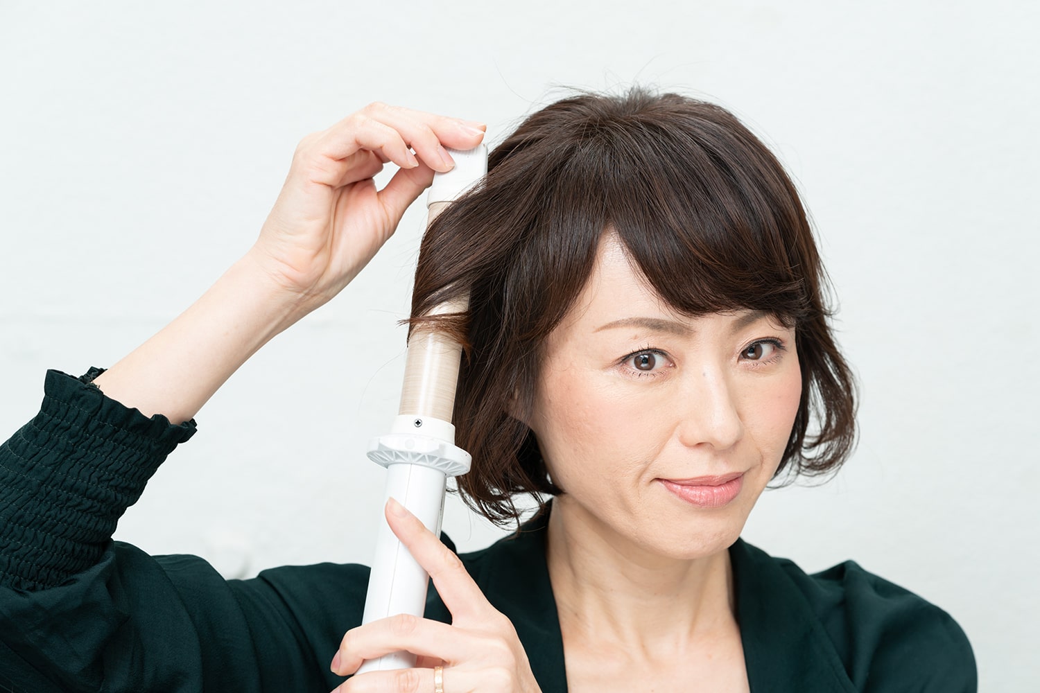 このとき、毛先を巻き込まないように注意を。