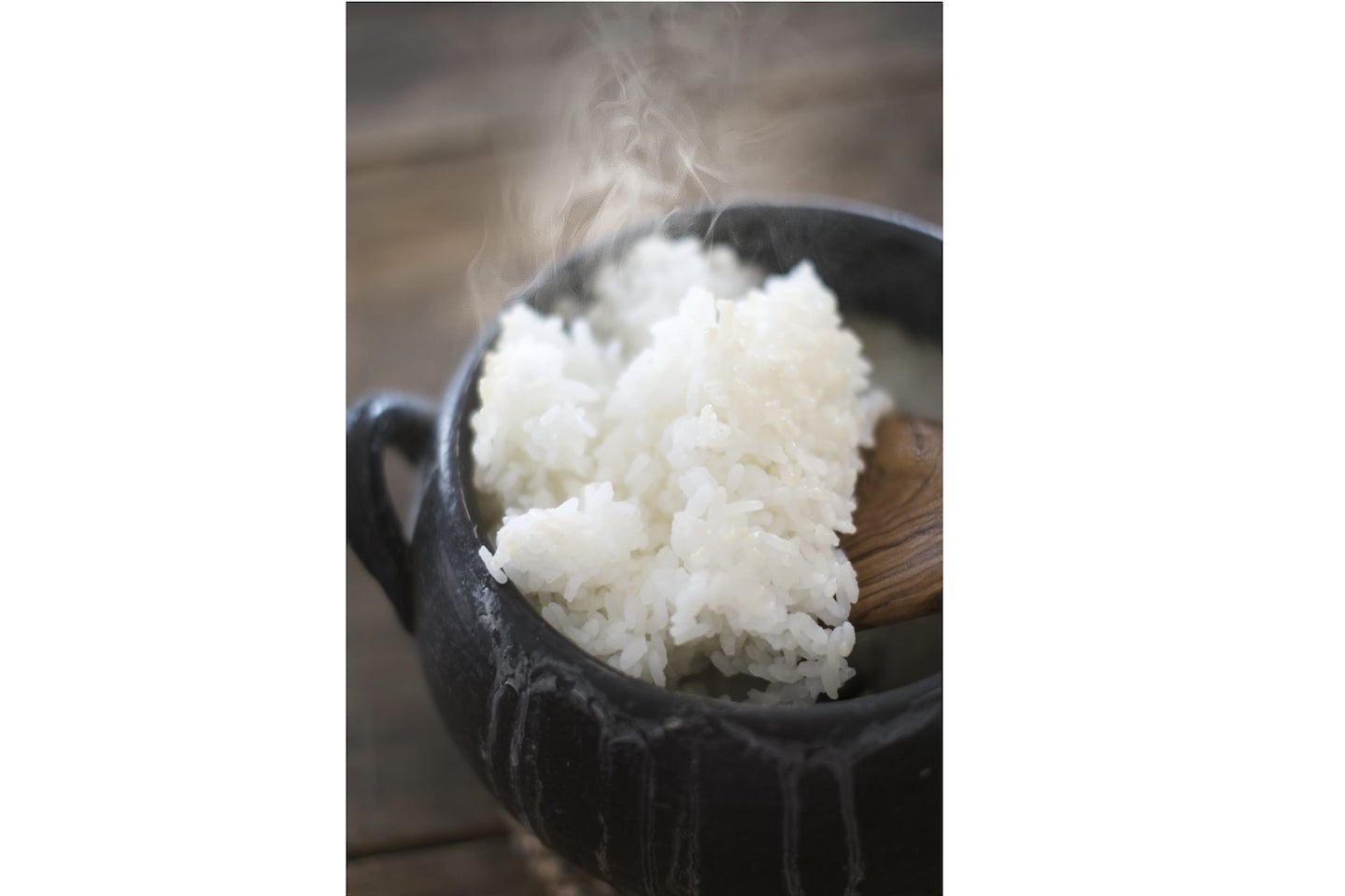 お米が立ち、艶やかに仕上がる「はちみつで炊くふっくらご飯」