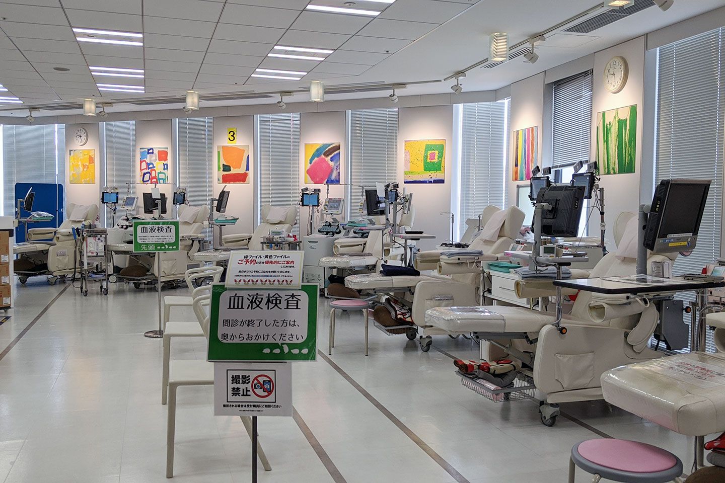 新宿東口ルームの採血をする部屋。