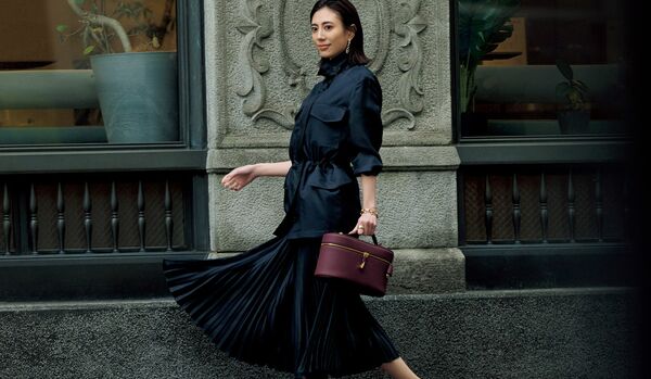 軽やかな着心地を叶える「ロロ・ピアーナ」のアウター|軽快なアウタースタイルで溌剌とした雰囲気を漂わす