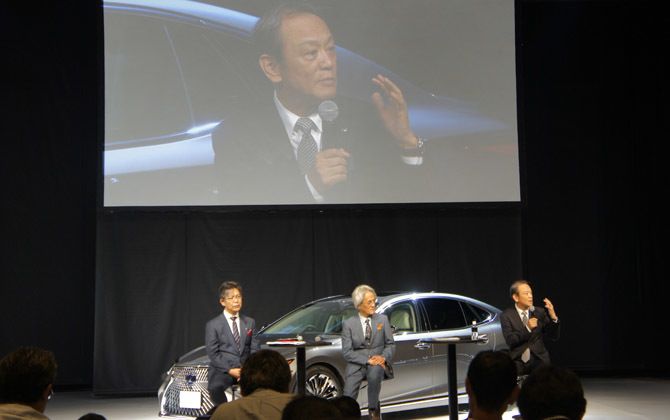 左から/LSチーフエンジニア・旭 利夫氏、レクサスインターナショナルプレジデント・澤 良宏氏、トヨタ先進技術開発カンパニープレジデント・伊勢清貴氏