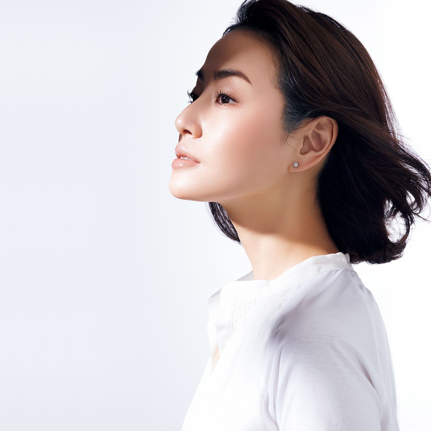 毎日お手入れの実感がしっかりともて、凜とした美しさにつながる、まさにプレシャス世代の肌のためのスキンケア。