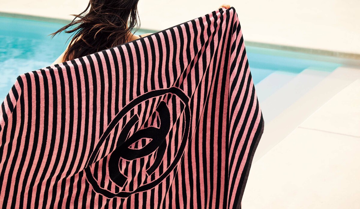 シャネル」夢のリゾートへと誘う『ココ ビーチ コレクション』すぐ