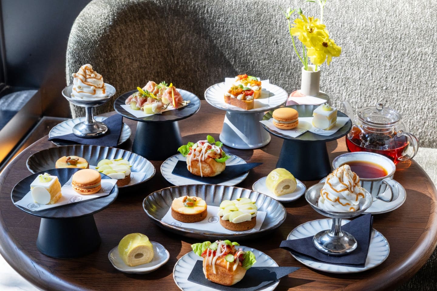 高級ホテルで味わう初夏のアフタヌーンティー5選|「シャングリ・ラ 東京」や「パーク ハイアット 京都」など | Precious.jp(プレシャス)
