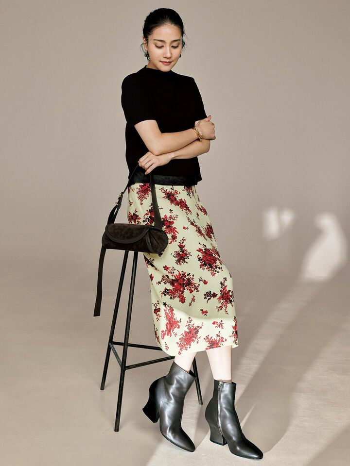 「ジル サンダー」のウエアを着用したモデルのAtsukoさん