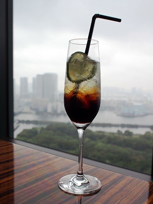 コンラッド東京・チャイナブルー、KUSUMI TEA(クスミティー)とコラボした「美麗(びれい)ランチメニューのチャイナコーラ