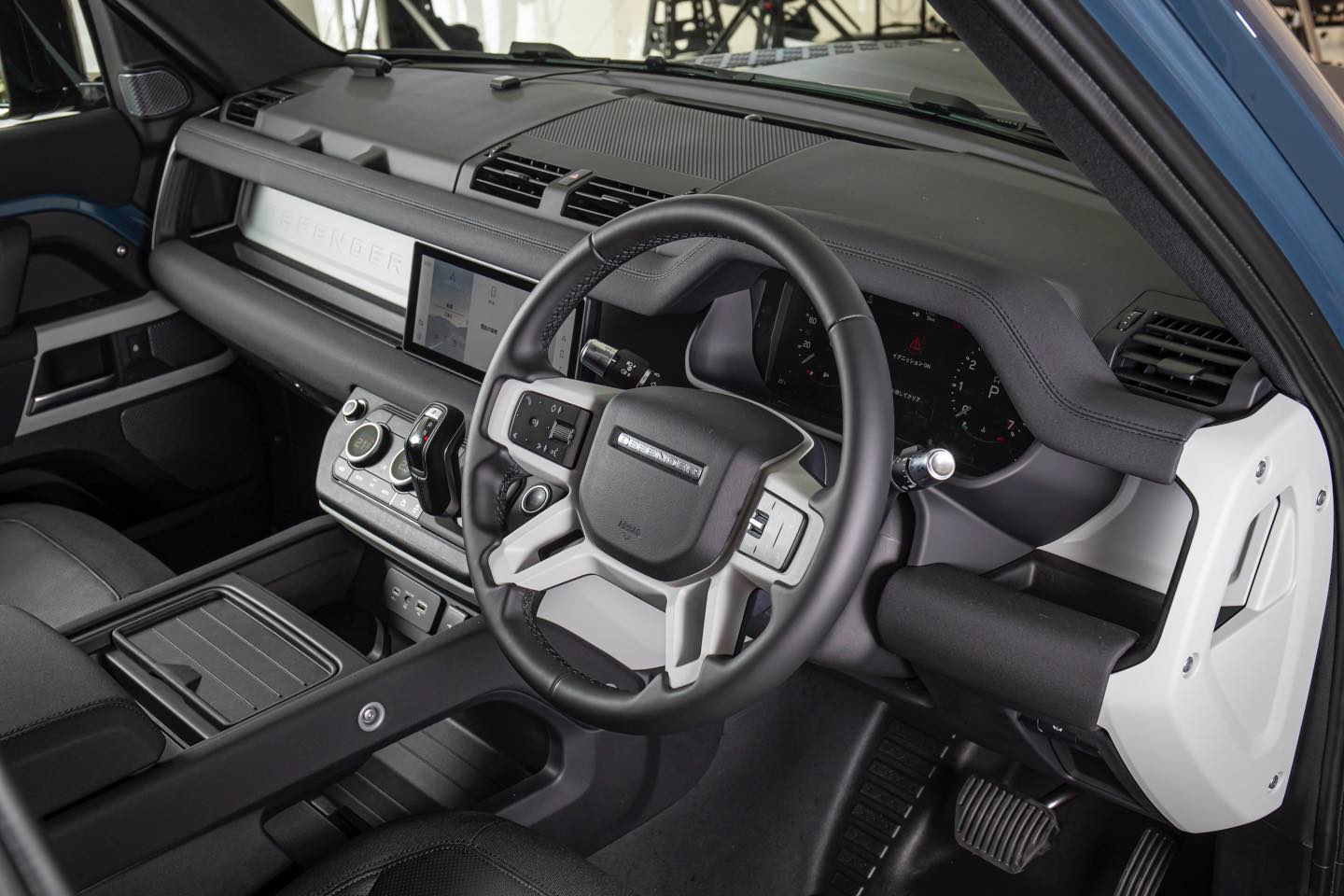 クロスカントリー型4WD車らしく簡素なインテリアをもっていた初代のイメージをうまく活かしたシンプルなダッシュボードが意外なほど魅力的。