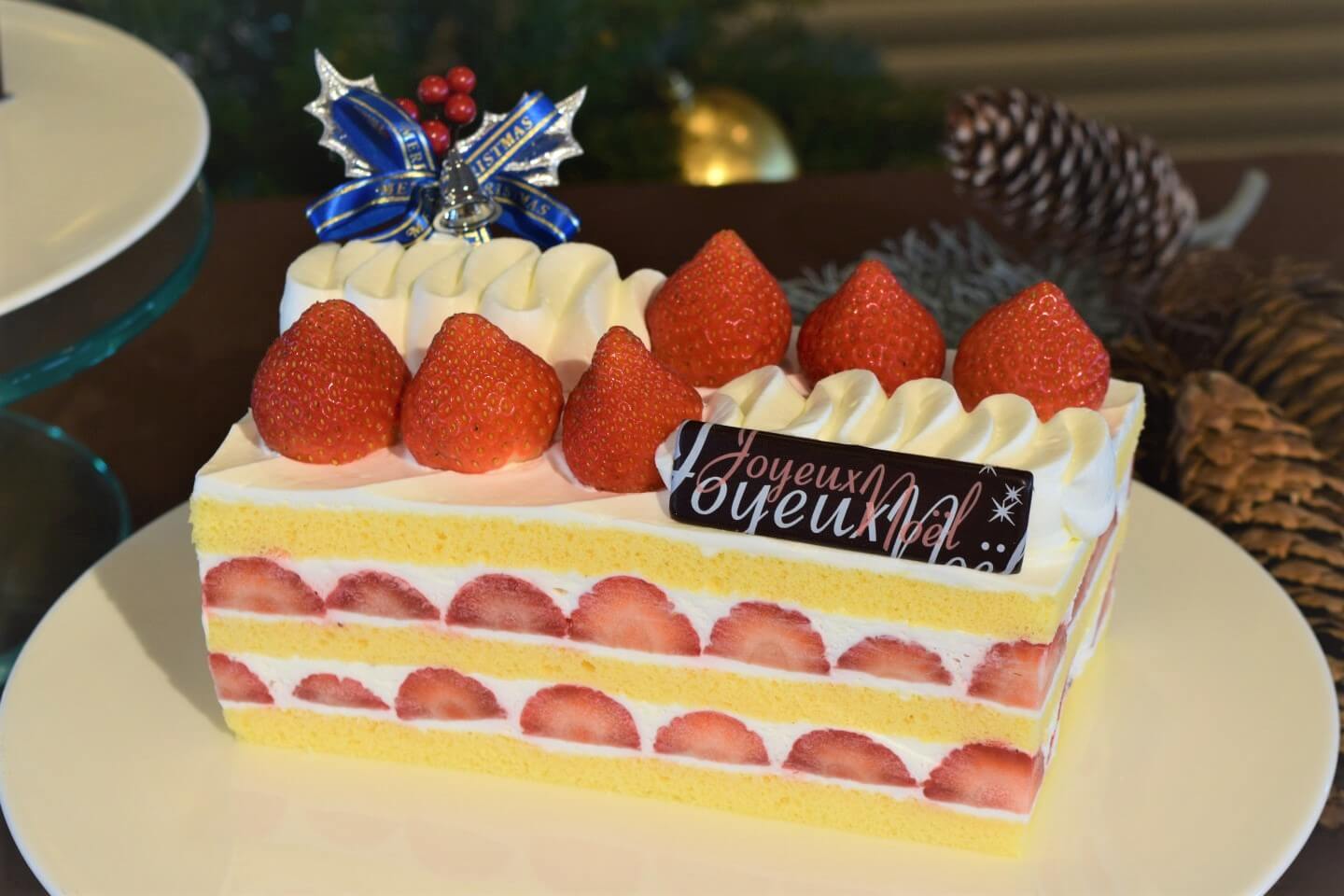 京王プラザホテルのクリスマスケーキ「プルミエ・ダムール」の画像