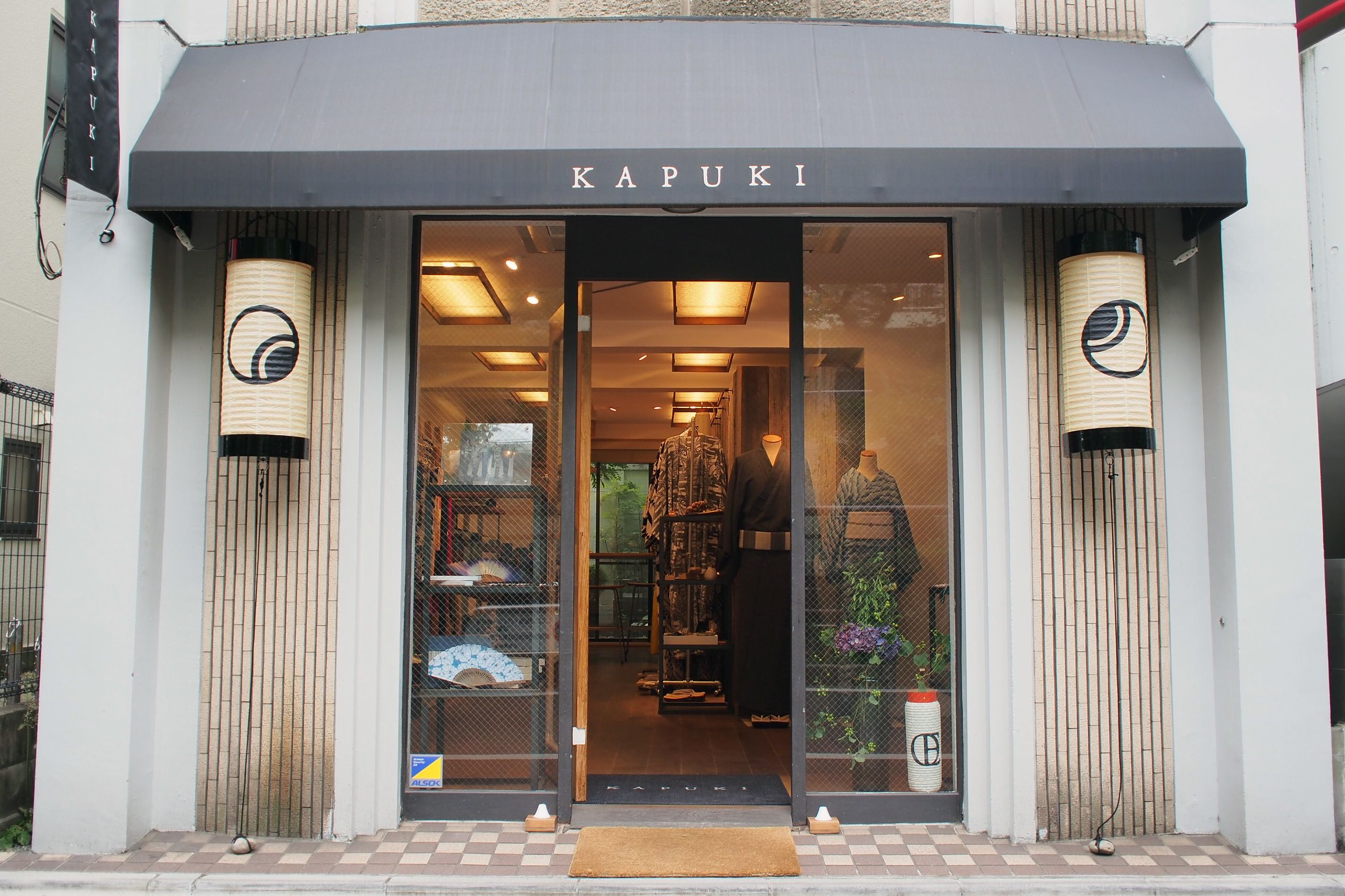 中目黒の目黒川添いにたたずむKAPUKI