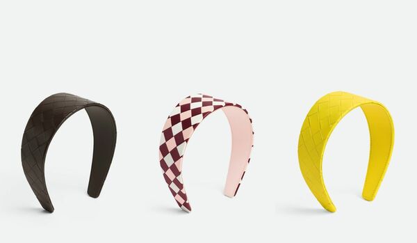夏スタイルのアクセントに加えたい！ボッテガ・ヴェネタのアイコン「イントレチャート」がヘッドバンドで登場