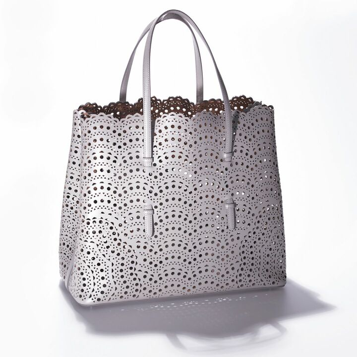 バッグ［縦31×横36.5×マチ18cm］￥356,000（リシュモン ジャパン〈アライア〉）