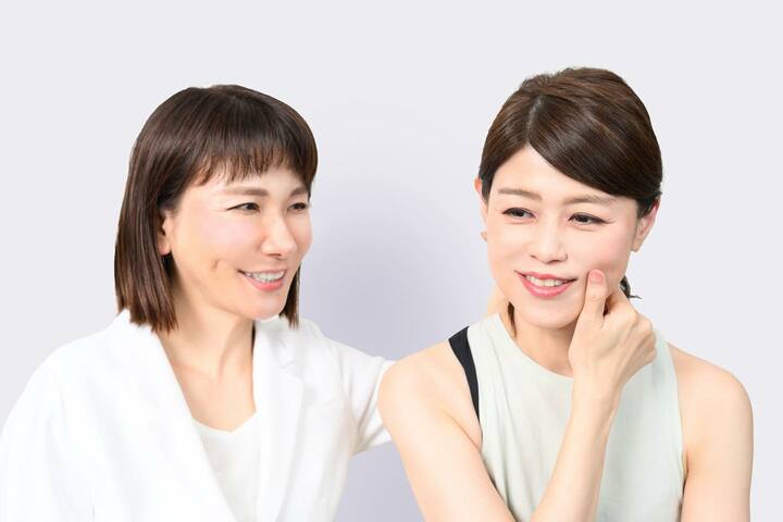 二人の女性　メソッドの指導をしている