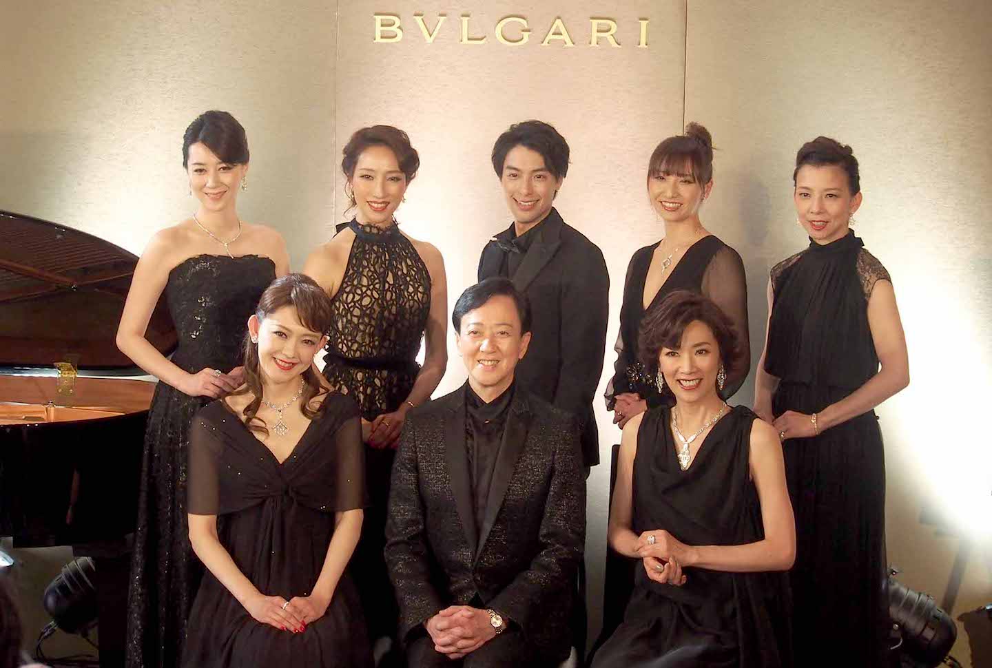 手前左から姿月あさとさん、板東玉三郎さん、真琴つばささん 後方左から凰稀かなめさん、水夏希さん、海宝直人さん、大空ゆうひさん、霧矢大夢さん