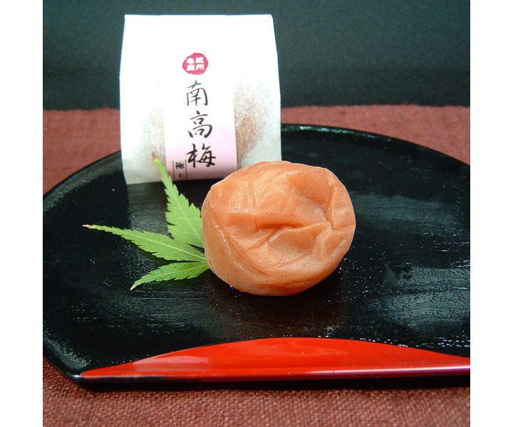 梅干し「紀州南高梅はちみつ梅干し・ギフト用 木箱入り12粒」(紀伊国屋文左衛門本舗)