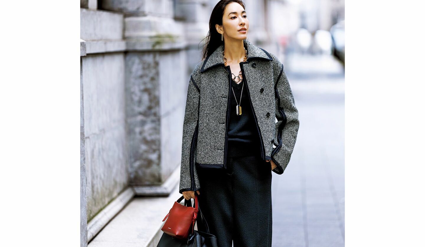 ジルサンダーのヘリンボーンツイードアウターを着用したモデル