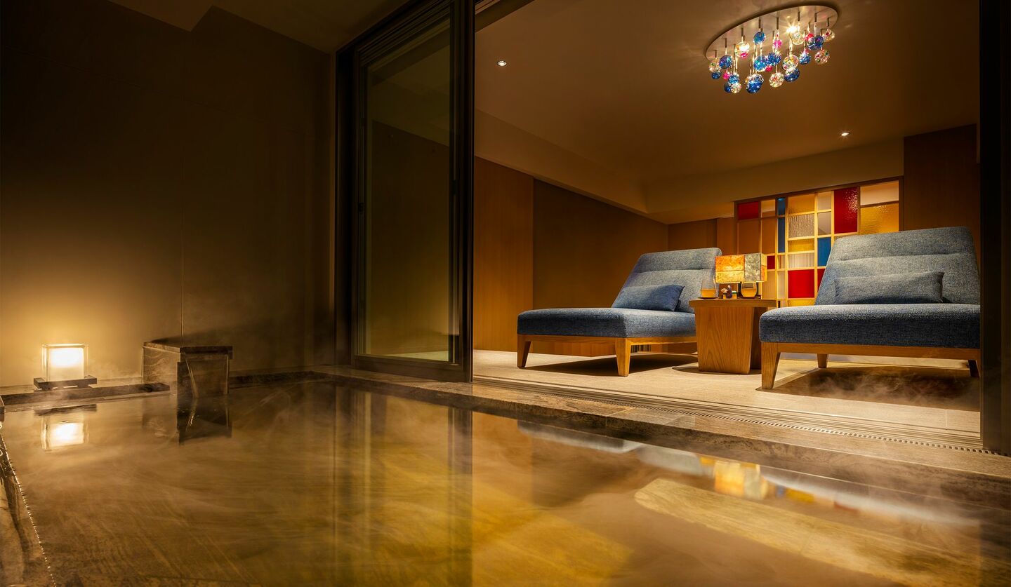 星野リゾートの温泉旅館「界 雲仙」の客室付き露天風呂