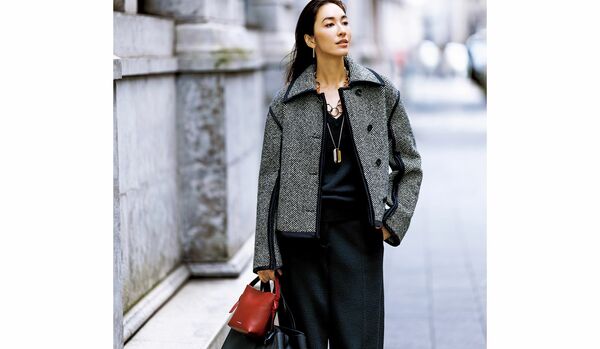 車通勤派の最旬回答!「ジル サンダー」の短めジャケットコート&2個持ちバッグで、シームレスな対応力を
