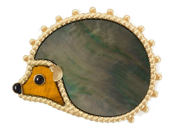 エリソン クリップ￥640,000（税抜）[イエローゴールド、タイガーズアイ、グレー マザーオブパール、オニキス]