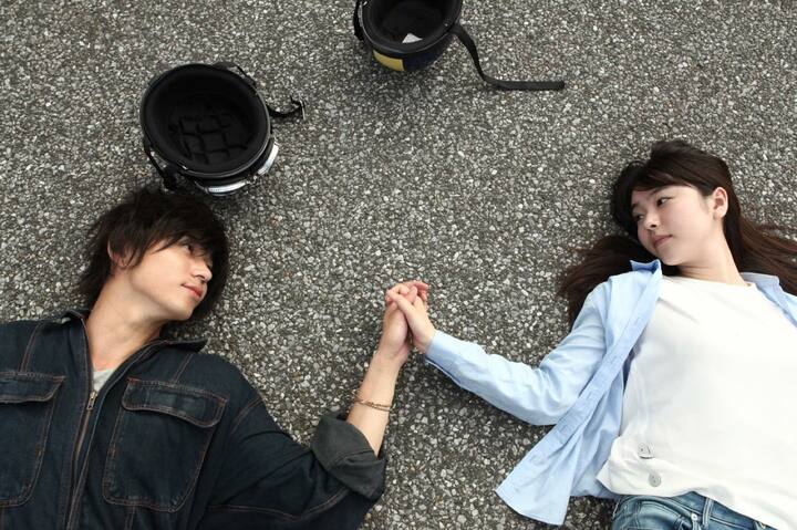 (c)2018 映画「寝ても覚めても」製作委員会/ COMME DES CINÉMAS