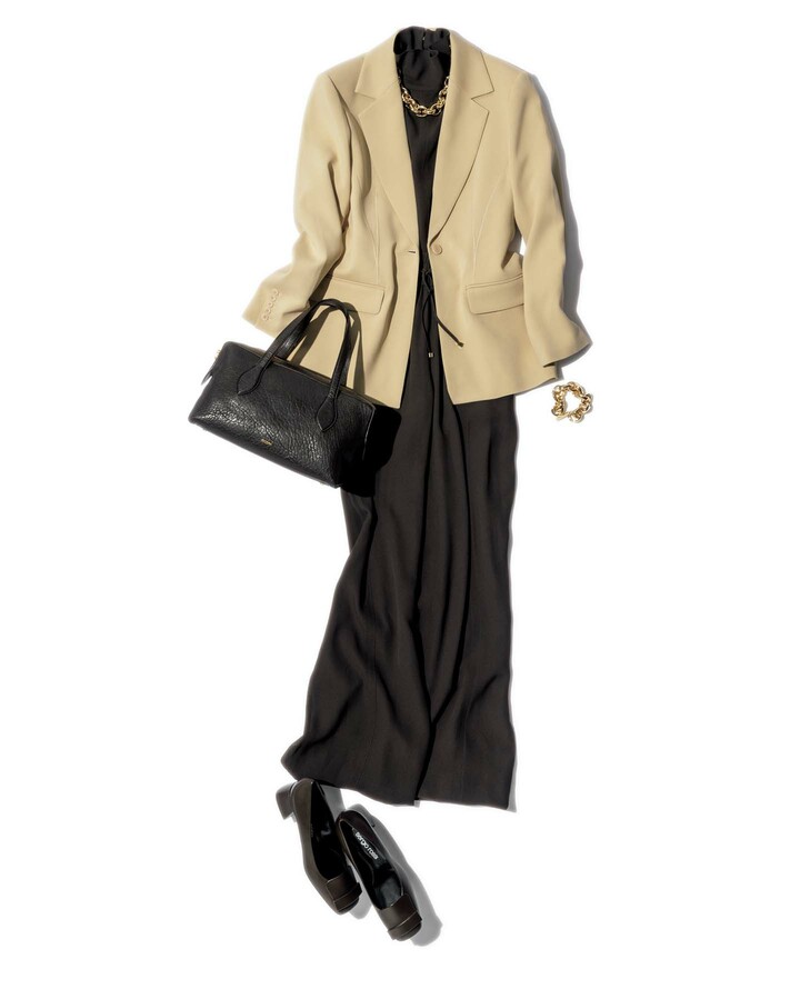 スタイリストの大西真理子さんによるベージュジャケットのコーディネート