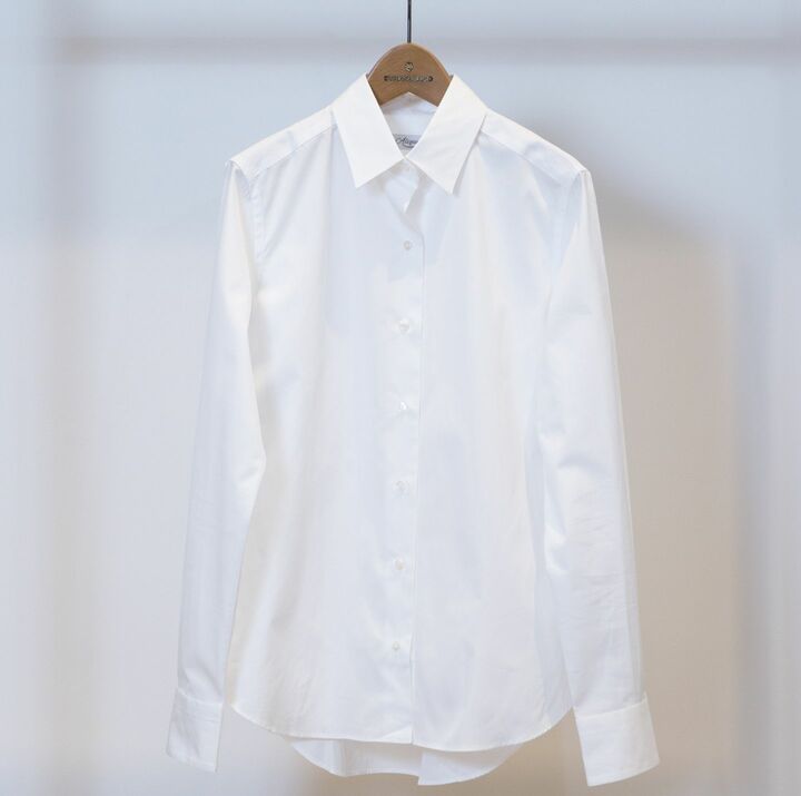 シャツ¥19,000（ストラスブルゴ＜アリクアム＞）