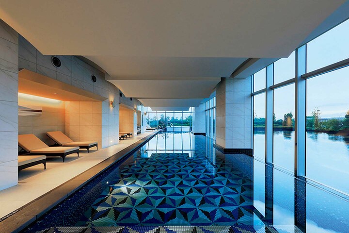 ザ・カハラ・ホテル＆リゾート 横浜 「The Spa」の温水プールエリア
