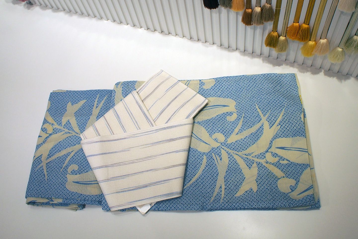 浴衣¥34,000(仕立て上がり品)、半巾帯¥17,500(ともにGINZA 和貴)