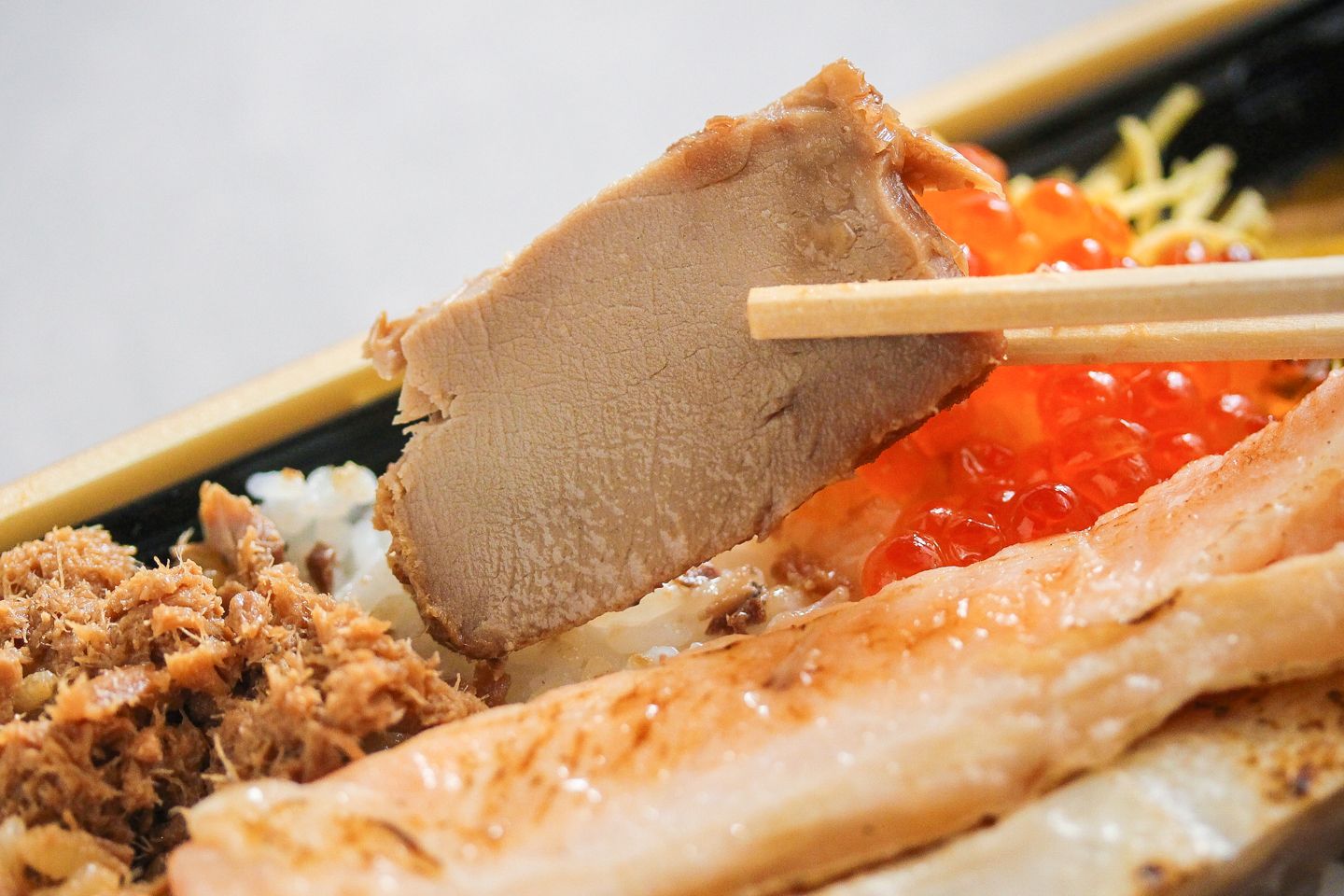 まぐろチャーシューは、肉をしのぐ満足感