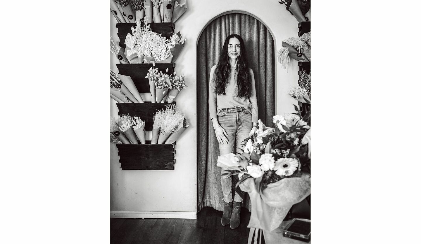 アメリカ・ニューヨークのチェルシー地区の目抜き通りにあるフラワーショップ「Flower Girl」オーナーのデニス・ポルカロさんの画像