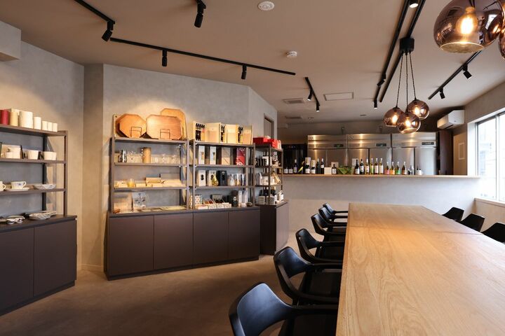 「futo gift shop & cafe mejiro」の店内。