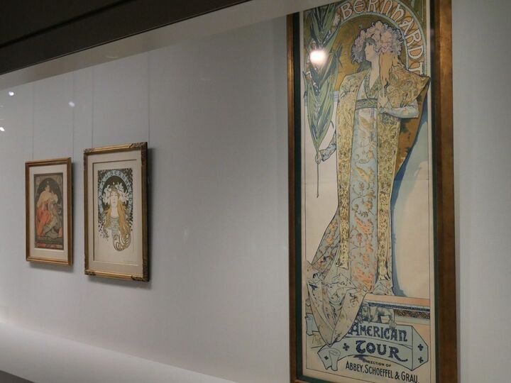 同時代に活躍したアルフォンス・ミュシャの作品も展示