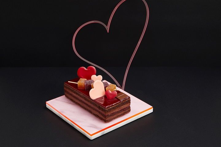 「ガトー フェット デ ママン」¥5,400 ※2019年5月10日(金)発売。予約は2019年4月24日(水)~5月9日(木)まで。予約した場合、お渡しは2019年5月10日(金)~5月12日(日)となります。