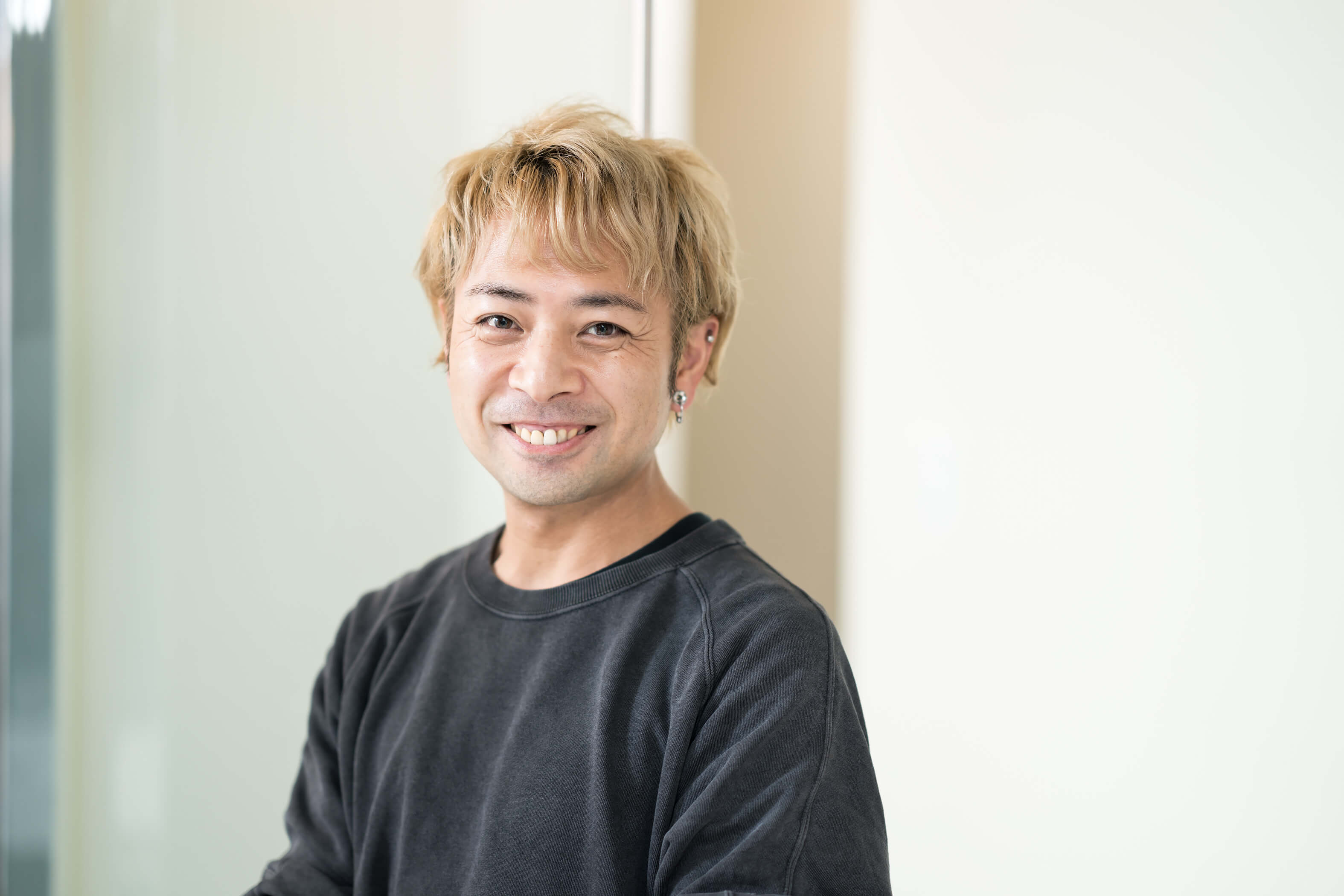 ACQUA aoyama ディレクター 伊藤和明さん。「朝のメディテーションを続けて10年。呼吸に集中して瞑想をすると頭がスッキリします」