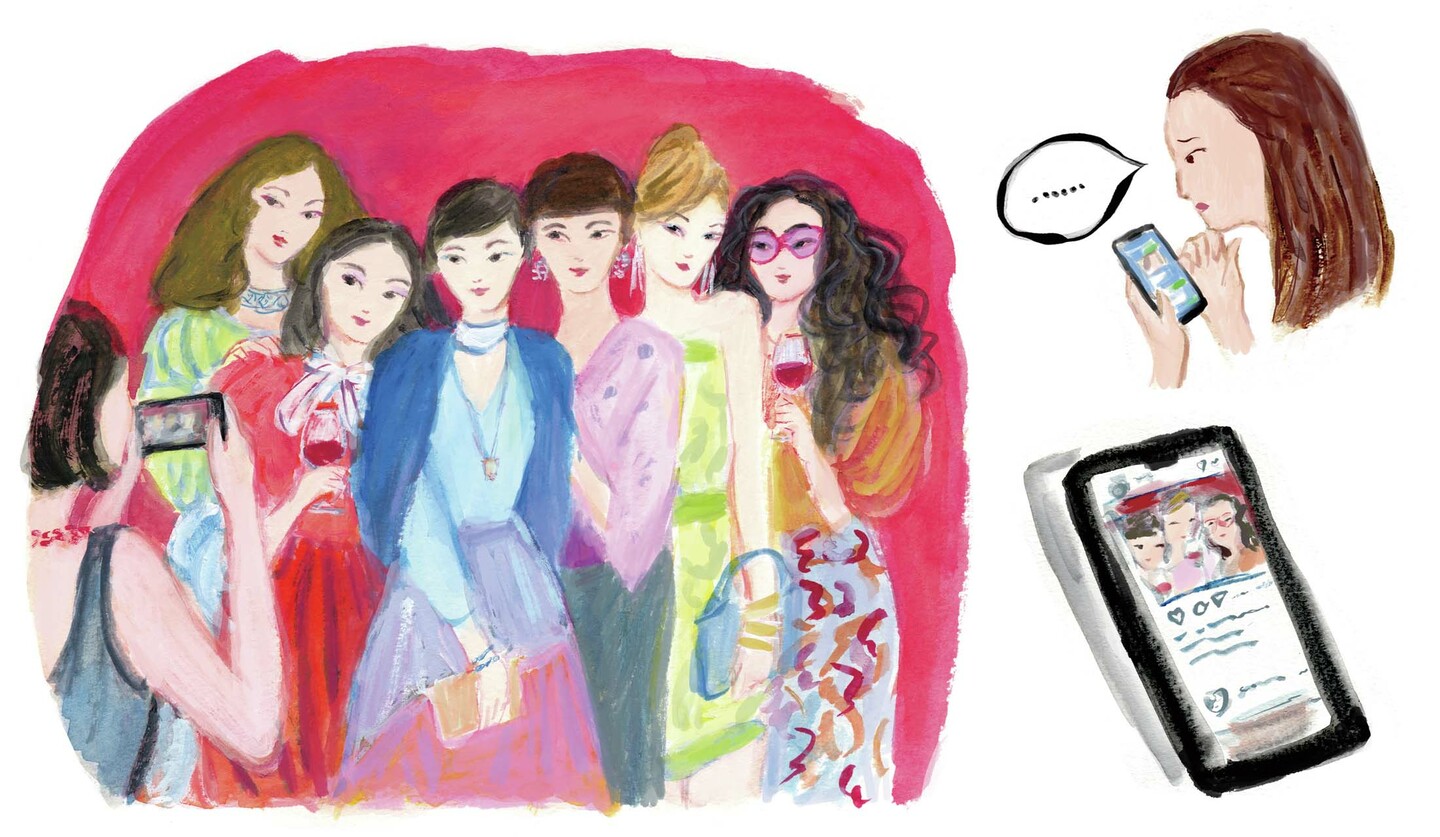 網中いづるさんによる女性と携帯のイラスト