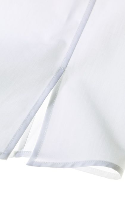 ノースリーブコットンシャツ ［スタンドカラー］￥62,000・［ラッフル］￥59,000（ともに税抜）