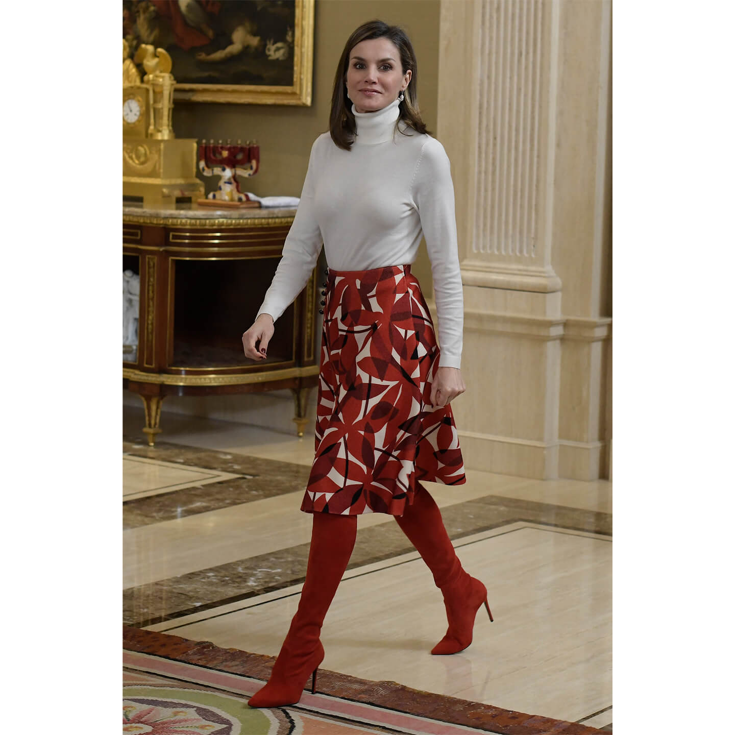 白のハイネックを着こなすLetizia(レティシア)王妃
